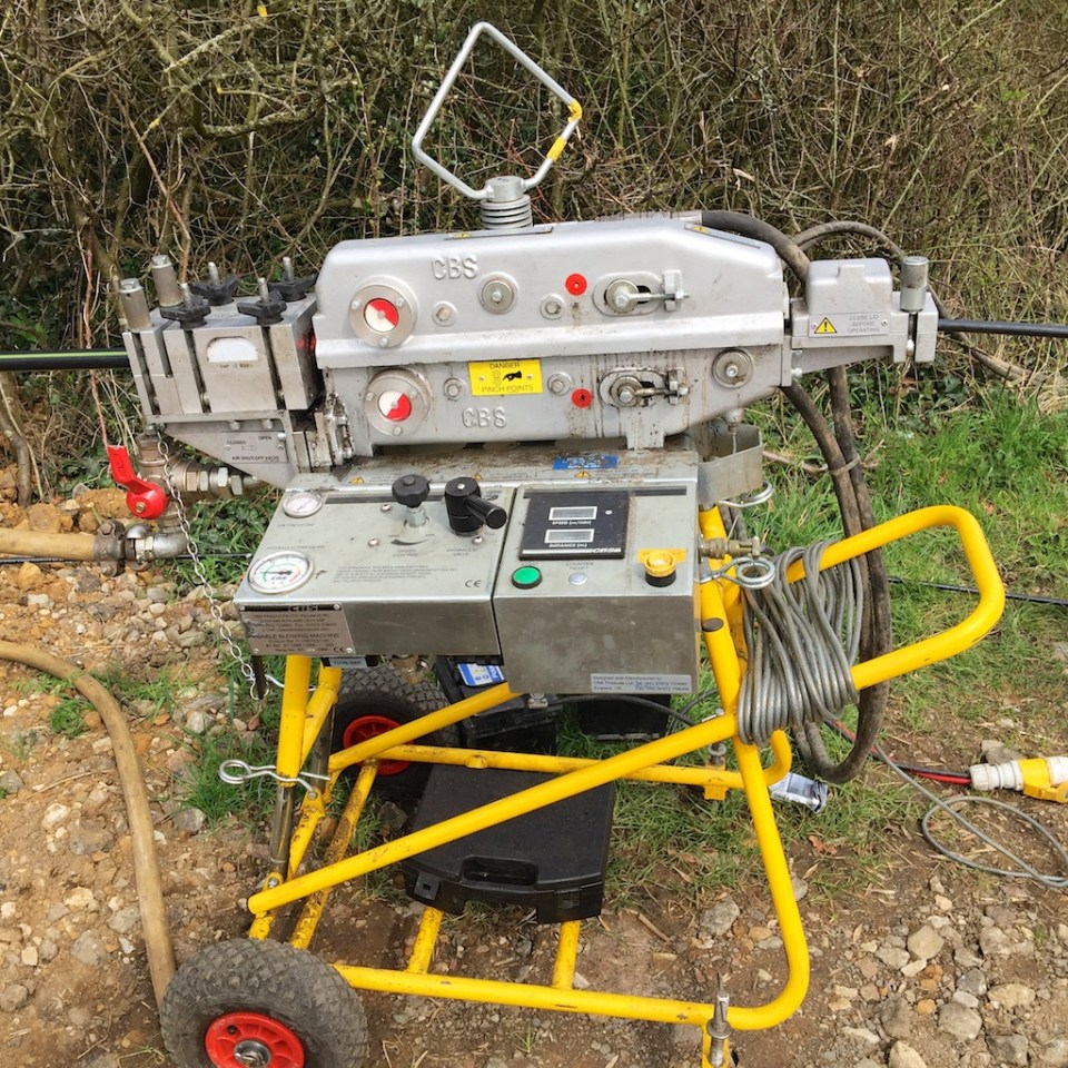 Cable blowing machine